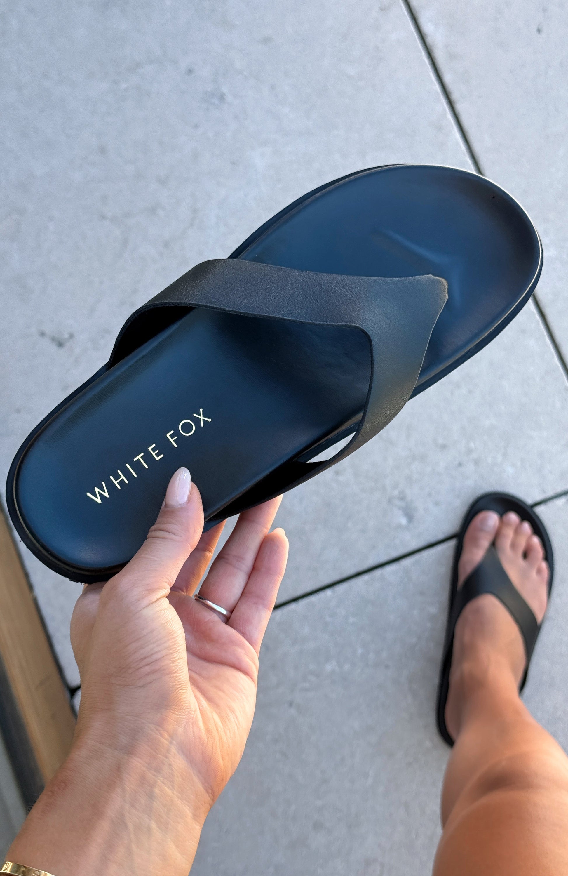 Leonato Thong Sandals Black